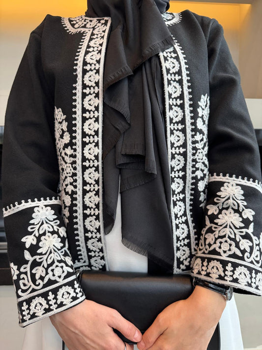 Siyah Renkte İşlemeli Kaşe Ceket - Valenne Collection